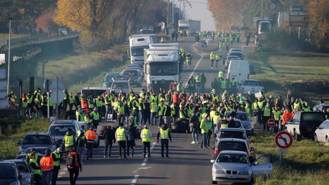 France fuel protest: One dead in ‘yellow vest’ blockades