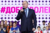 Putin threatens arms race if US dumps nuclear treaty