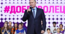 Putin threatens arms race if US dumps nuclear treaty