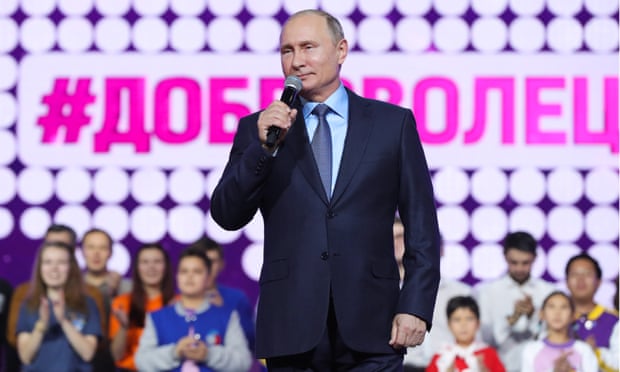 Putin threatens arms race if US dumps nuclear treaty