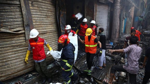 Bangladesh fire: Blaze kills dozens in Dhaka historic district