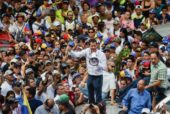 Venezuela: Thousands join rival rallies as power cuts continue